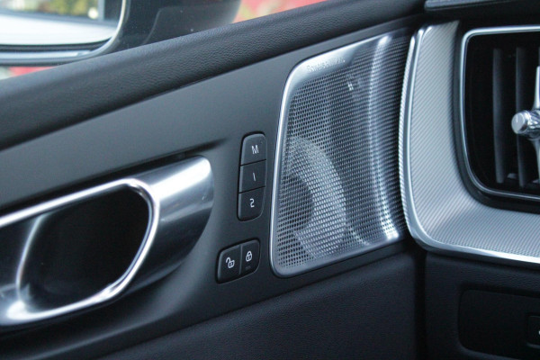 Volvo XC60 2.0 T8 Plug-in-hybrid AWD POLESTAR ENGINEERED | PANORAMA SCHUIF/KANTEL DAK | BOWERS & WILKINS PREMIUM SOUND SYSTEM | ELEKTRISCH WEGKLAPBARE TREKHAAK | 360° SURROUND VIEW CAMERA'S | STOEL/STUUR VERWARMING | ELEKTRISCH BEDIENBARE VOORSTOELEN MET GEHEUGEN OP BEIDE VOORSTOELEN | ACHTERBANK VERWARMING | STOEL/STUUR VERWARMING | HEAD UP DISPLAY | NAVIGATIE BY GOOGLE | 21" 5-Y SPAAKS GESMEDEN DIAMOND CUT/BLACK GEPOLIJSTE VELGEN | WIELKAST VERBREDERS |POLESTAR GOUDKLEURIGE ÖHLINS SCHOKDEMPERS | AKEBONO 20" PERFORMANCE REMMEN | POLESTAR VEERPOOTBRUG | APPLE CARPLAY/ANDROID AUTO