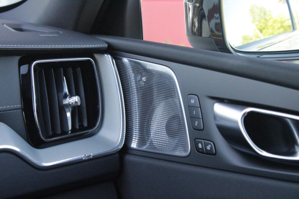 Volvo XC60 2.0 T8 Plug-in-hybrid AWD POLESTAR ENGINEERED | PANORAMA SCHUIF/KANTEL DAK | BOWERS & WILKINS PREMIUM SOUND SYSTEM | ELEKTRISCH WEGKLAPBARE TREKHAAK | 360° SURROUND VIEW CAMERA'S | STOEL/STUUR VERWARMING | ELEKTRISCH BEDIENBARE VOORSTOELEN MET GEHEUGEN OP BEIDE VOORSTOELEN | ACHTERBANK VERWARMING | STOEL/STUUR VERWARMING | HEAD UP DISPLAY | NAVIGATIE BY GOOGLE | 21" 5-Y SPAAKS GESMEDEN DIAMOND CUT/BLACK GEPOLIJSTE VELGEN | WIELKAST VERBREDERS |POLESTAR GOUDKLEURIGE ÖHLINS SCHOKDEMPERS | AKEBONO 20" PERFORMANCE REMMEN | POLESTAR VEERPOOTBRUG | APPLE CARPLAY/ANDROID AUTO