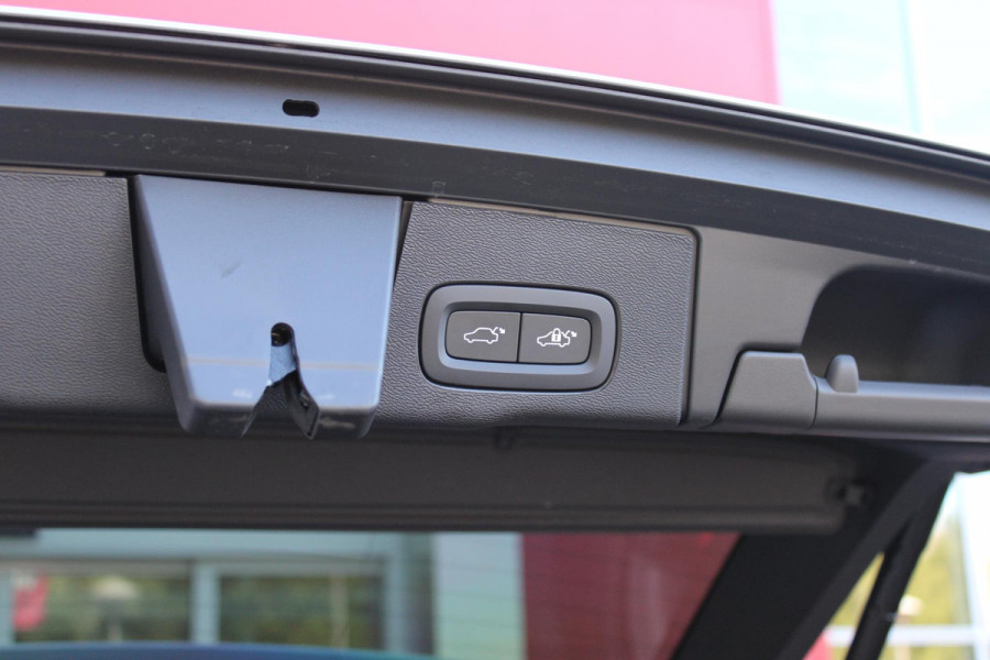 Volvo XC60 2.0 T8 Plug-in-hybrid AWD POLESTAR ENGINEERED | PANORAMA SCHUIF/KANTEL DAK | BOWERS & WILKINS PREMIUM SOUND SYSTEM | ELEKTRISCH WEGKLAPBARE TREKHAAK | 360° SURROUND VIEW CAMERA'S | STOEL/STUUR VERWARMING | ELEKTRISCH BEDIENBARE VOORSTOELEN MET GEHEUGEN OP BEIDE VOORSTOELEN | ACHTERBANK VERWARMING | STOEL/STUUR VERWARMING | HEAD UP DISPLAY | NAVIGATIE BY GOOGLE | 21" 5-Y SPAAKS GESMEDEN DIAMOND CUT/BLACK GEPOLIJSTE VELGEN | WIELKAST VERBREDERS |POLESTAR GOUDKLEURIGE ÖHLINS SCHOKDEMPERS | AKEBONO 20" PERFORMANCE REMMEN | POLESTAR VEERPOOTBRUG | APPLE CARPLAY/ANDROID AUTO