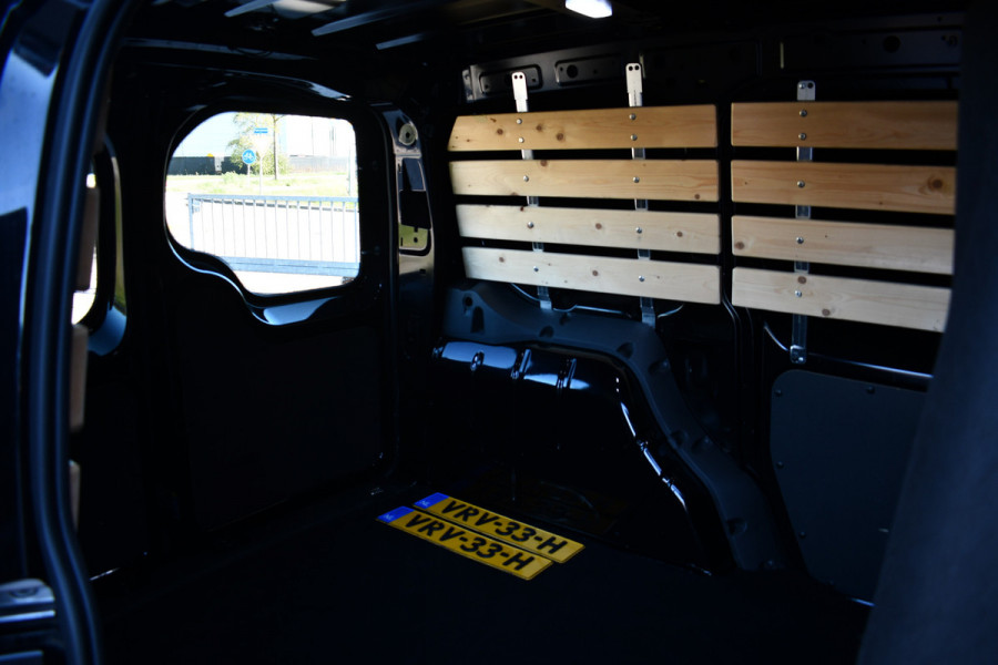 Volkswagen Caddy Cargo 2.0 TDI DSG 75 Edition Camera LED 19inch Vooruitverw