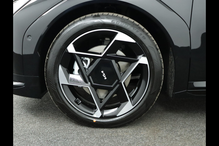 Kia EV4 Fastback GT-PlusLine 81.4 kWh - Stoelverwarming/ventilatie - Glazen Schuif-/kanteldak - Elektrisch verstelbare voorstoelen - Dodehoekcamera - Head-up display  - Fabrieksgarantie tot 09-2032