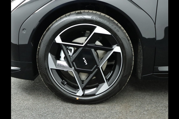 Kia EV4 Fastback GT-PlusLine 81.4 kWh - Stoelverwarming/ventilatie - Glazen Schuif-/kanteldak - Elektrisch verstelbare voorstoelen - Dodehoekcamera - Head-up display  - Fabrieksgarantie tot 09-2032