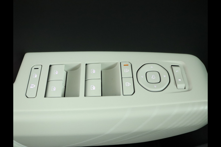 Kia EV4 Fastback GT-PlusLine 81.4 kWh - Stoelverwarming/ventilatie - Glazen Schuif-/kanteldak - Elektrisch verstelbare voorstoelen - Dodehoekcamera - Head-up display  - Fabrieksgarantie tot 09-2032