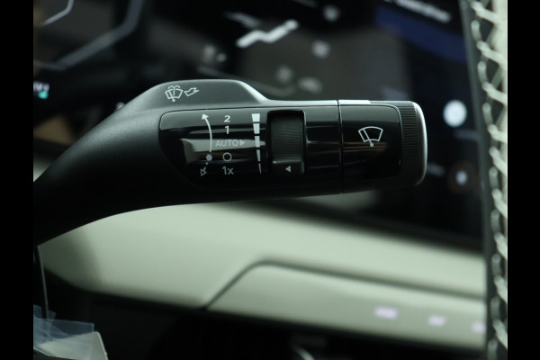 Kia EV4 Fastback GT-PlusLine 81.4 kWh - Stoelverwarming/ventilatie - Glazen Schuif-/kanteldak - Elektrisch verstelbare voorstoelen - Dodehoekcamera - Head-up display  - Fabrieksgarantie tot 09-2032