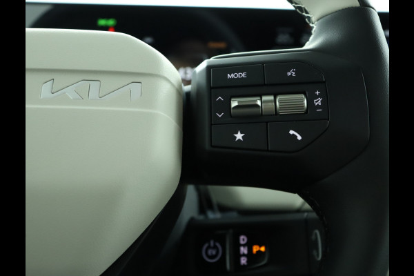 Kia EV4 Fastback GT-PlusLine 81.4 kWh - Stoelverwarming/ventilatie - Glazen Schuif-/kanteldak - Elektrisch verstelbare voorstoelen - Dodehoekcamera - Head-up display  - Fabrieksgarantie tot 09-2032