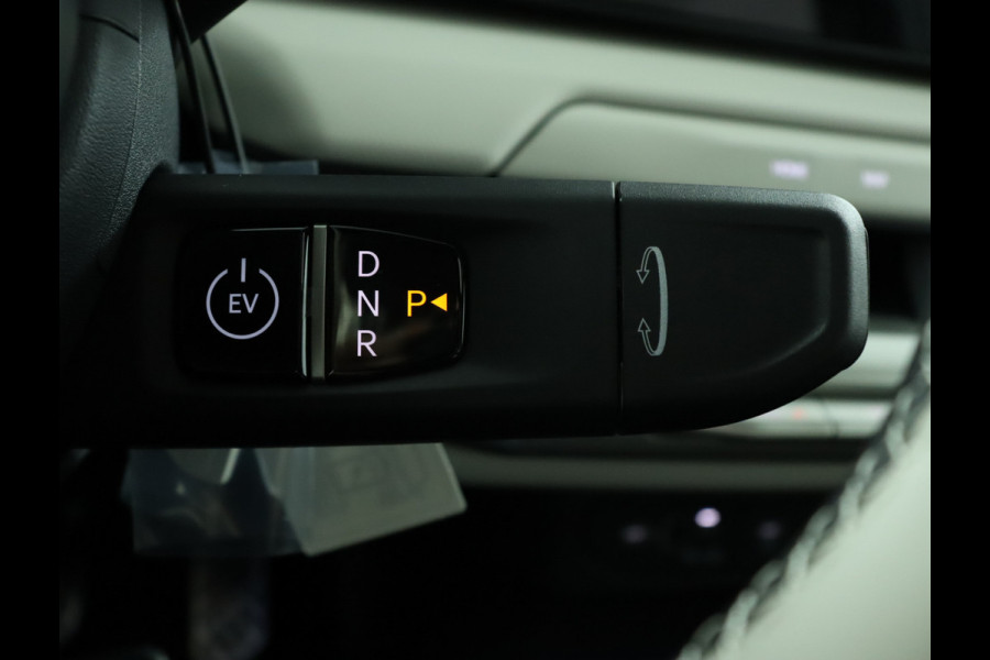 Kia EV4 Fastback GT-PlusLine 81.4 kWh - Stoelverwarming/ventilatie - Glazen Schuif-/kanteldak - Elektrisch verstelbare voorstoelen - Dodehoekcamera - Head-up display  - Fabrieksgarantie tot 09-2032