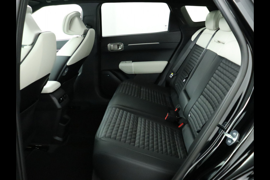 Kia EV4 Fastback GT-PlusLine 81.4 kWh - Stoelverwarming/ventilatie - Glazen Schuif-/kanteldak - Elektrisch verstelbare voorstoelen - Dodehoekcamera - Head-up display  - Fabrieksgarantie tot 09-2032
