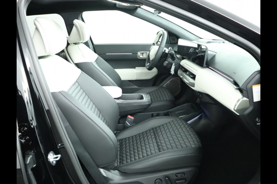 Kia EV4 Fastback GT-PlusLine 81.4 kWh - Stoelverwarming/ventilatie - Glazen Schuif-/kanteldak - Elektrisch verstelbare voorstoelen - Dodehoekcamera - Head-up display  - Fabrieksgarantie tot 09-2032