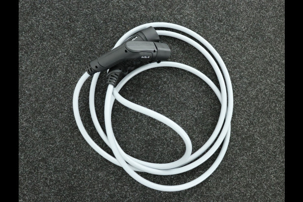 Kia EV4 Fastback GT-PlusLine 81.4 kWh - Stoelverwarming/ventilatie - Glazen Schuif-/kanteldak - Elektrisch verstelbare voorstoelen - Dodehoekcamera - Head-up display  - Fabrieksgarantie tot 09-2032