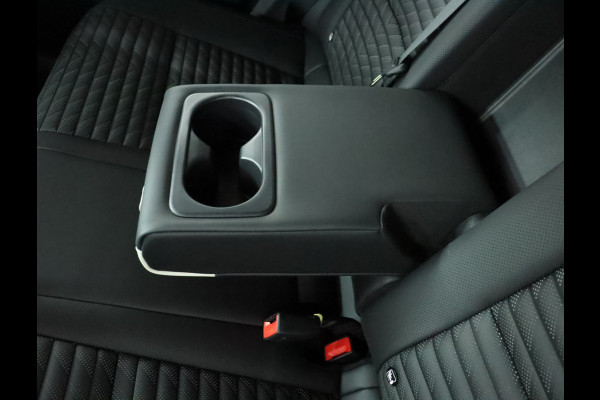 Kia EV4 Fastback GT-PlusLine 81.4 kWh - Stoelverwarming/ventilatie - Glazen Schuif-/kanteldak - Elektrisch verstelbare voorstoelen - Dodehoekcamera - Head-up display  - Fabrieksgarantie tot 09-2032