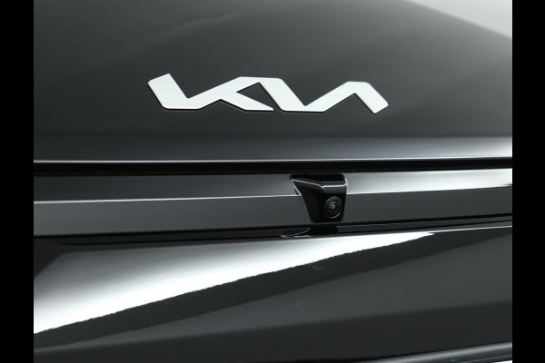 Kia EV4 Fastback GT-PlusLine 81.4 kWh - Stoelverwarming/ventilatie - Glazen Schuif-/kanteldak - Elektrisch verstelbare voorstoelen - Dodehoekcamera - Head-up display  - Fabrieksgarantie tot 09-2032