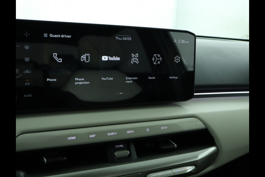 Kia EV4 Fastback GT-PlusLine 81.4 kWh - Stoelverwarming/ventilatie - Glazen Schuif-/kanteldak - Elektrisch verstelbare voorstoelen - Dodehoekcamera - Head-up display  - Fabrieksgarantie tot 09-2032