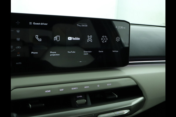 Kia EV4 Fastback GT-PlusLine 81.4 kWh - Stoelverwarming/ventilatie - Glazen Schuif-/kanteldak - Elektrisch verstelbare voorstoelen - Dodehoekcamera - Head-up display  - Fabrieksgarantie tot 09-2032