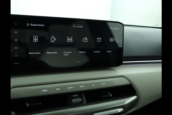 Kia EV4 Fastback GT-PlusLine 81.4 kWh - Stoelverwarming/ventilatie - Glazen Schuif-/kanteldak - Elektrisch verstelbare voorstoelen - Dodehoekcamera - Head-up display  - Fabrieksgarantie tot 09-2032