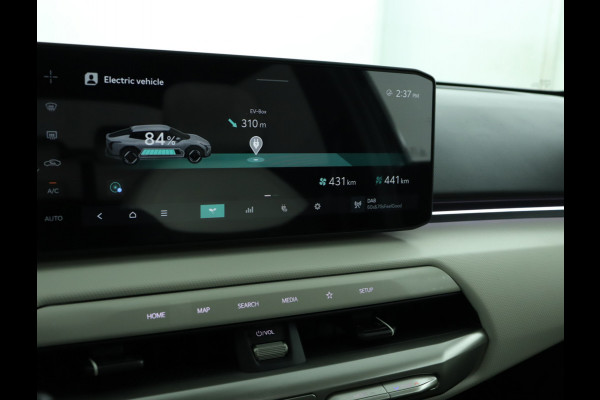 Kia EV4 Fastback GT-PlusLine 81.4 kWh - Stoelverwarming/ventilatie - Glazen Schuif-/kanteldak - Elektrisch verstelbare voorstoelen - Dodehoekcamera - Head-up display  - Fabrieksgarantie tot 09-2032