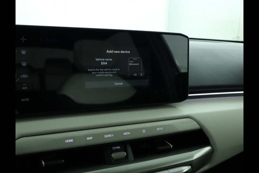 Kia EV4 Fastback GT-PlusLine 81.4 kWh - Stoelverwarming/ventilatie - Glazen Schuif-/kanteldak - Elektrisch verstelbare voorstoelen - Dodehoekcamera - Head-up display  - Fabrieksgarantie tot 09-2032