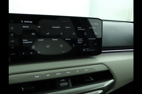 Kia EV4 Fastback GT-PlusLine 81.4 kWh - Stoelverwarming/ventilatie - Glazen Schuif-/kanteldak - Elektrisch verstelbare voorstoelen - Dodehoekcamera - Head-up display  - Fabrieksgarantie tot 09-2032