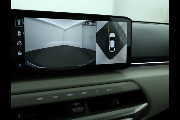 Kia EV4 Fastback GT-PlusLine 81.4 kWh - Stoelverwarming/ventilatie - Glazen Schuif-/kanteldak - Elektrisch verstelbare voorstoelen - Dodehoekcamera - Head-up display  - Fabrieksgarantie tot 09-2032