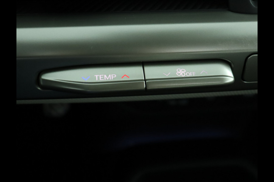 Kia EV4 Fastback GT-PlusLine 81.4 kWh - Stoelverwarming/ventilatie - Glazen Schuif-/kanteldak - Elektrisch verstelbare voorstoelen - Dodehoekcamera - Head-up display  - Fabrieksgarantie tot 09-2032