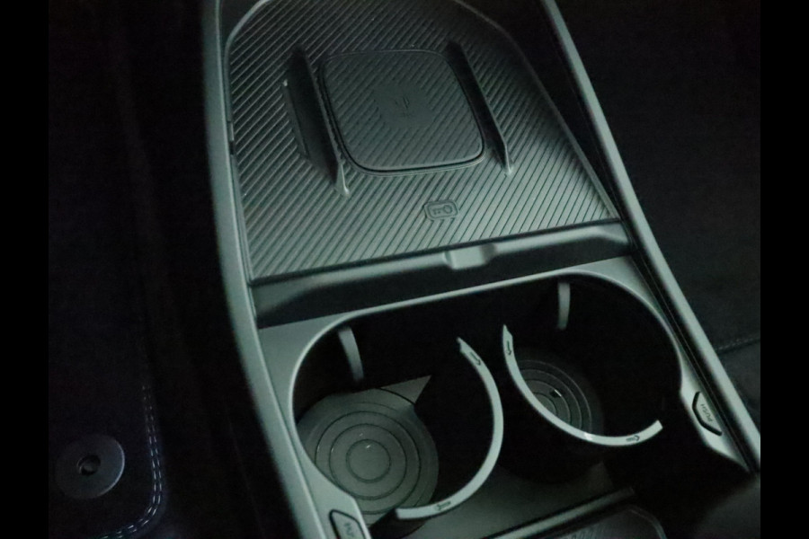 Kia EV4 Fastback GT-PlusLine 81.4 kWh - Stoelverwarming/ventilatie - Glazen Schuif-/kanteldak - Elektrisch verstelbare voorstoelen - Dodehoekcamera - Head-up display  - Fabrieksgarantie tot 09-2032