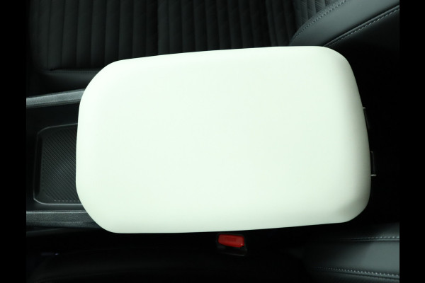 Kia EV4 Fastback GT-PlusLine 81.4 kWh - Stoelverwarming/ventilatie - Glazen Schuif-/kanteldak - Elektrisch verstelbare voorstoelen - Dodehoekcamera - Head-up display  - Fabrieksgarantie tot 09-2032