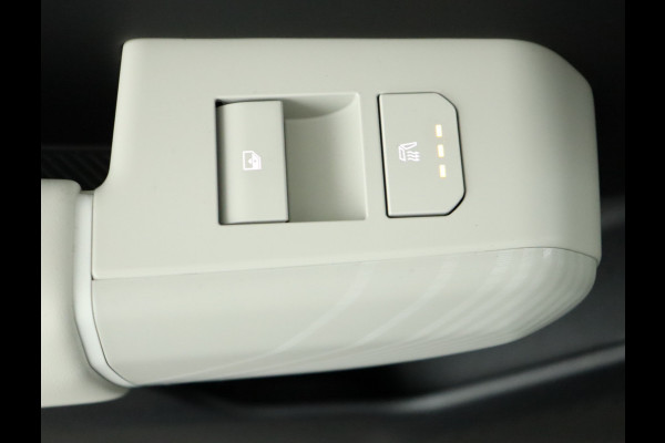 Kia EV4 Fastback GT-PlusLine 81.4 kWh - Stoelverwarming/ventilatie - Glazen Schuif-/kanteldak - Elektrisch verstelbare voorstoelen - Dodehoekcamera - Head-up display  - Fabrieksgarantie tot 09-2032