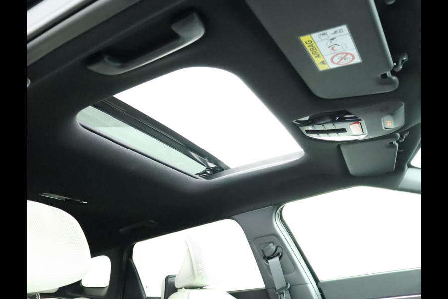 Kia EV4 Fastback GT-PlusLine 81.4 kWh - Stoelverwarming/ventilatie - Glazen Schuif-/kanteldak - Elektrisch verstelbare voorstoelen - Dodehoekcamera - Head-up display  - Fabrieksgarantie tot 09-2032
