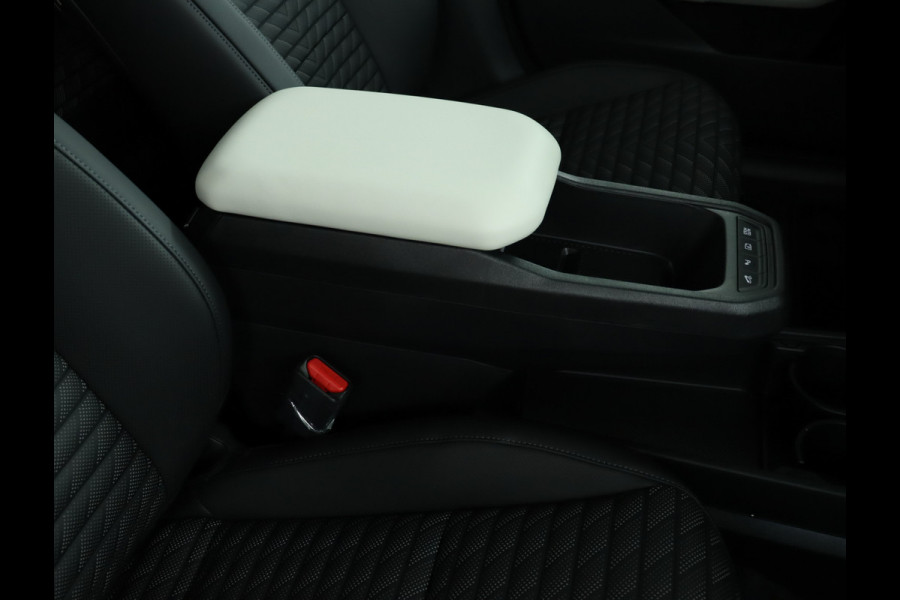 Kia EV4 Fastback GT-PlusLine 81.4 kWh - Stoelverwarming/ventilatie - Glazen Schuif-/kanteldak - Elektrisch verstelbare voorstoelen - Dodehoekcamera - Head-up display  - Fabrieksgarantie tot 09-2032