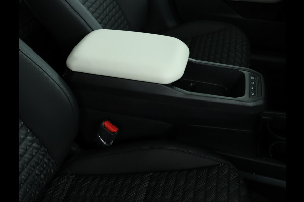 Kia EV4 Fastback GT-PlusLine 81.4 kWh - Stoelverwarming/ventilatie - Glazen Schuif-/kanteldak - Elektrisch verstelbare voorstoelen - Dodehoekcamera - Head-up display  - Fabrieksgarantie tot 09-2032