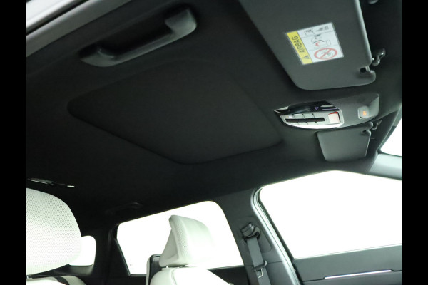 Kia EV4 Fastback GT-PlusLine 81.4 kWh - Stoelverwarming/ventilatie - Glazen Schuif-/kanteldak - Elektrisch verstelbare voorstoelen - Dodehoekcamera - Head-up display  - Fabrieksgarantie tot 09-2032