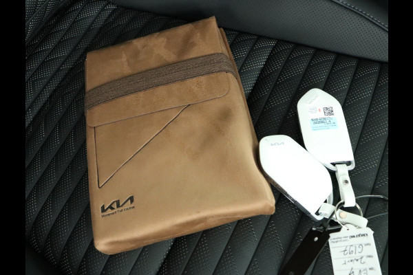 Kia EV4 Fastback GT-PlusLine 81.4 kWh - Stoelverwarming/ventilatie - Glazen Schuif-/kanteldak - Elektrisch verstelbare voorstoelen - Dodehoekcamera - Head-up display  - Fabrieksgarantie tot 09-2032