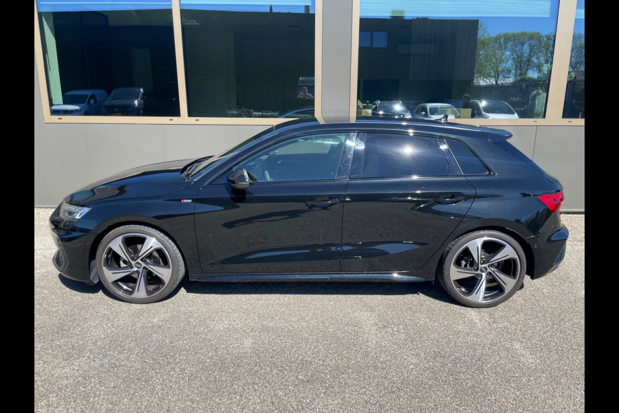Audi A3 Sportback 35 TFSI 3x S-Line 1ste eigenaar dealer onderhouden vol in de opties.