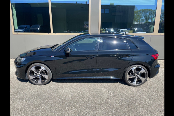 Audi A3 Sportback 35 TFSI 3x S-Line 1ste eigenaar dealer onderhouden vol in de opties.