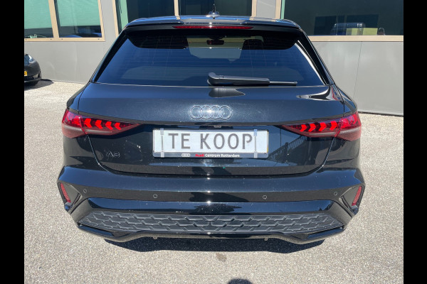 Audi A3 Sportback 35 TFSI 3x S-Line 1ste eigenaar dealer onderhouden vol in de opties.