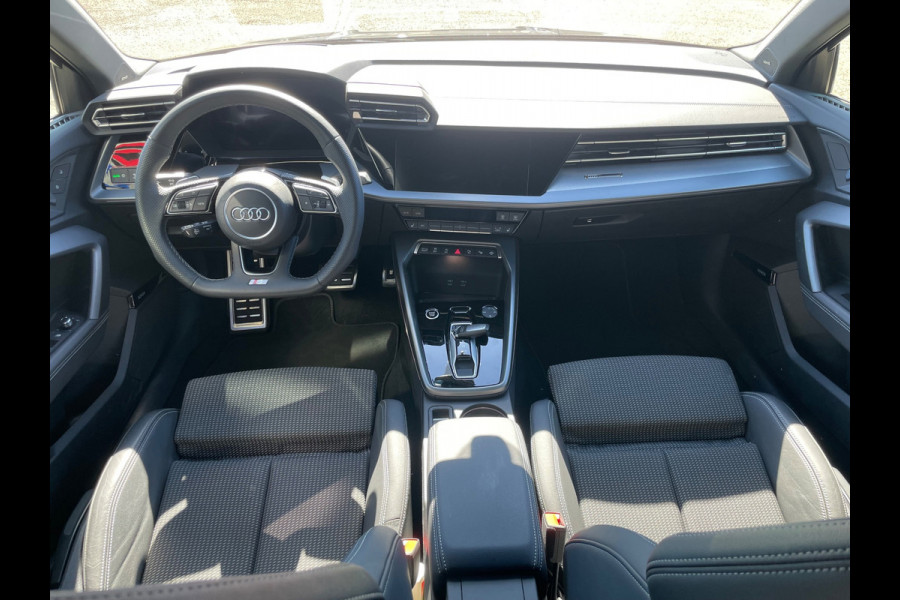 Audi A3 Sportback 35 TFSI 3x S-Line 1ste eigenaar dealer onderhouden vol in de opties.