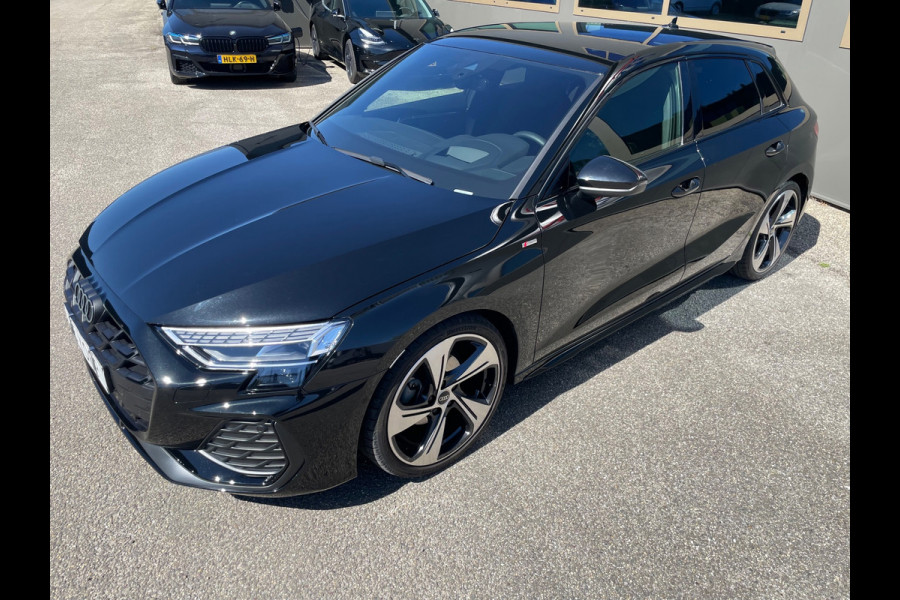 Audi A3 Sportback 35 TFSI 3x S-Line 1ste eigenaar dealer onderhouden vol in de opties.