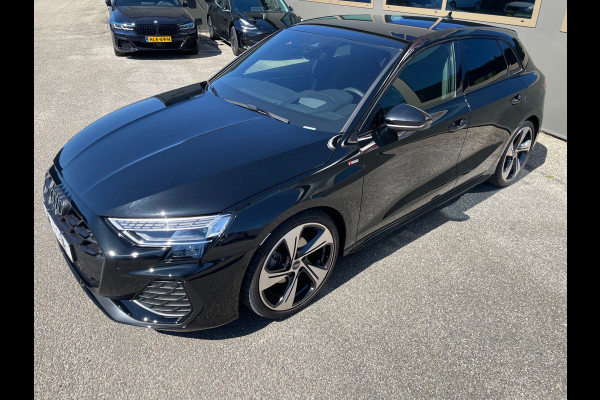 Audi A3 Sportback 35 TFSI 3x S-Line 1ste eigenaar dealer onderhouden vol in de opties.