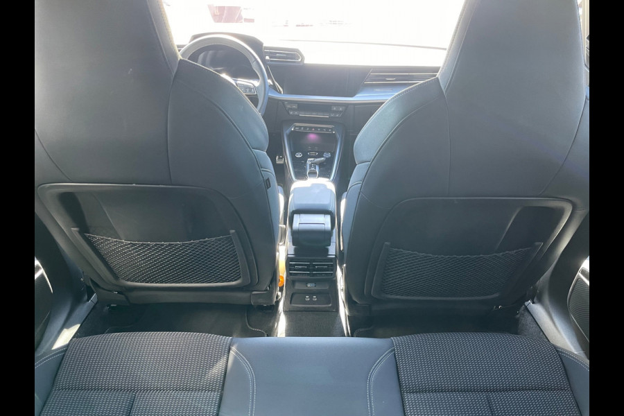 Audi A3 Sportback 35 TFSI 3x S-Line 1ste eigenaar dealer onderhouden vol in de opties.