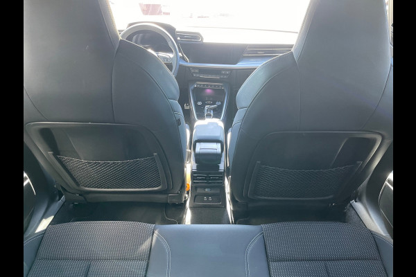 Audi A3 Sportback 35 TFSI 3x S-Line 1ste eigenaar dealer onderhouden vol in de opties.