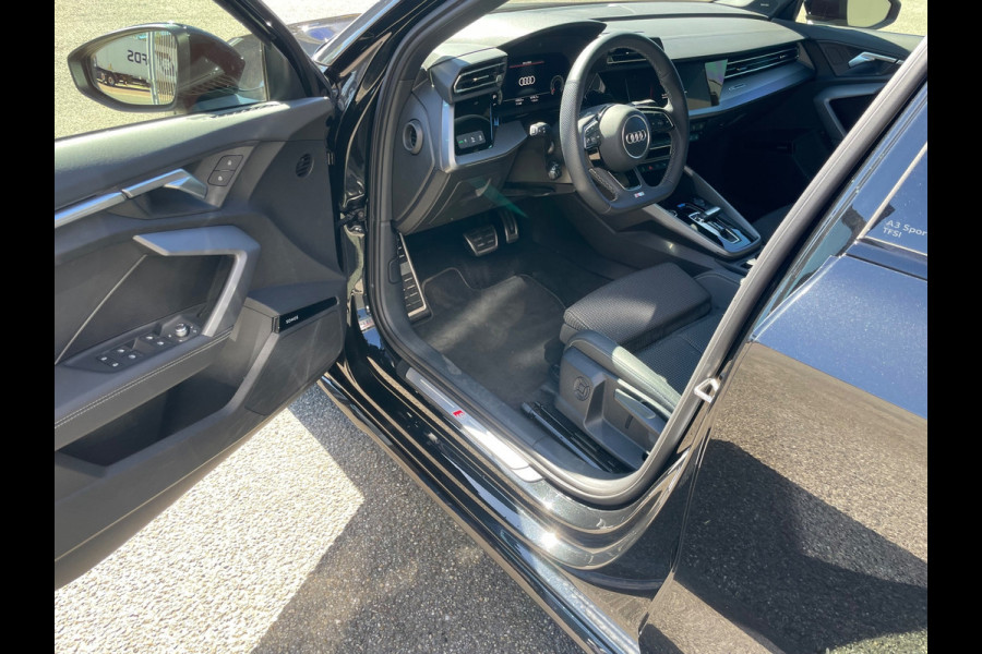 Audi A3 Sportback 35 TFSI 3x S-Line 1ste eigenaar dealer onderhouden vol in de opties.
