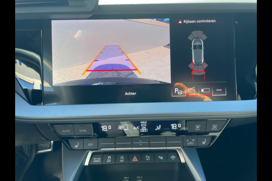 Audi A3 Sportback 35 TFSI 3x S-Line 1ste eigenaar dealer onderhouden vol in de opties.