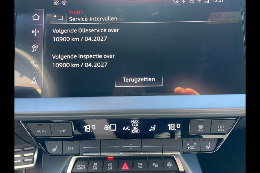 Audi A3 Sportback 35 TFSI 3x S-Line 1ste eigenaar dealer onderhouden vol in de opties.