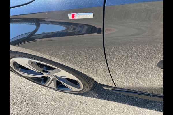 Audi A3 Sportback 35 TFSI 3x S-Line 1ste eigenaar dealer onderhouden vol in de opties.