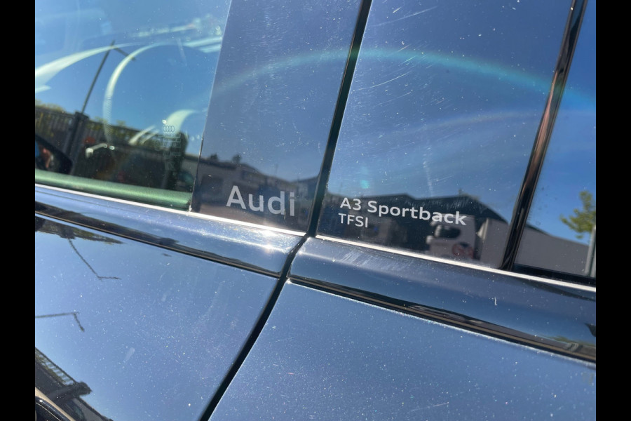 Audi A3 Sportback 35 TFSI 3x S-Line 1ste eigenaar dealer onderhouden vol in de opties.