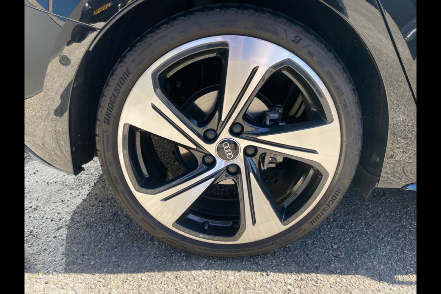 Audi A3 Sportback 35 TFSI 3x S-Line 1ste eigenaar dealer onderhouden vol in de opties.