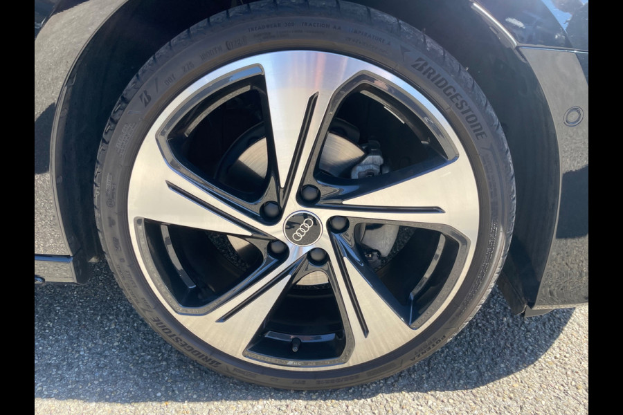 Audi A3 Sportback 35 TFSI 3x S-Line 1ste eigenaar dealer onderhouden vol in de opties.