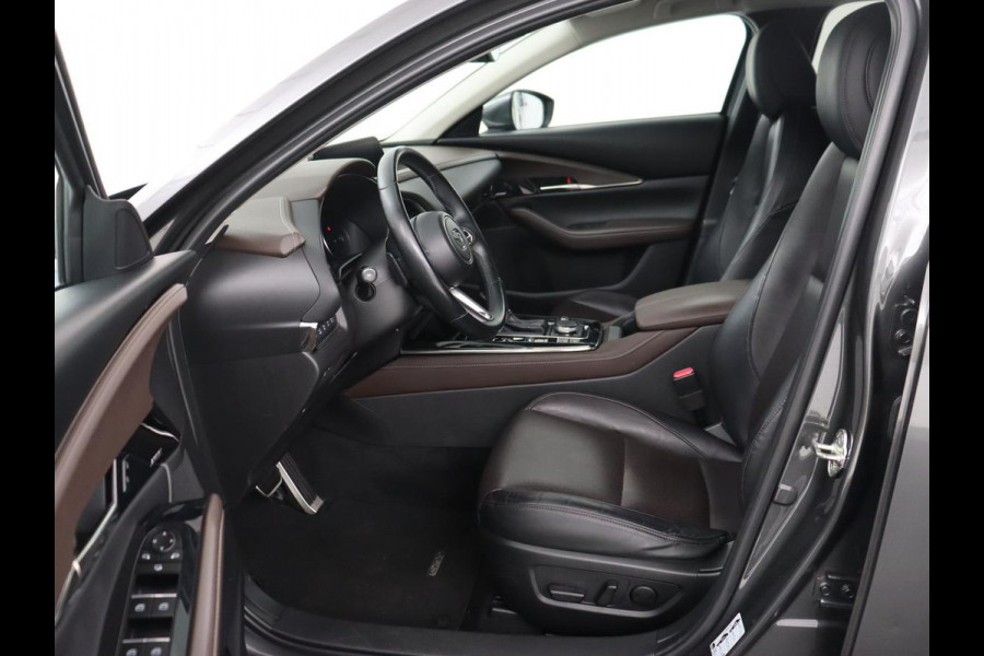 Mazda CX-30 2.0 e-SkyActiv-X M Hybrid Luxury | Leder | Trekhaak | Stoelverwarming | 360 Camera | Head-Up | Carplay | Bose Sound | Stuurverwarming | Navigatie | Keyless | Climate control