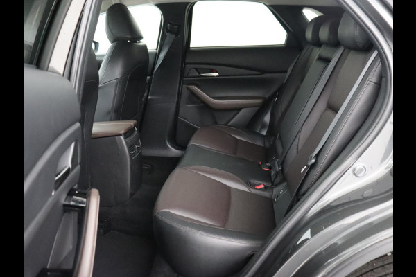 Mazda CX-30 2.0 e-SkyActiv-X M Hybrid Luxury | Leder | Trekhaak | Stoelverwarming | 360 Camera | Head-Up | Carplay | Bose Sound | Stuurverwarming | Navigatie | Keyless | Climate control