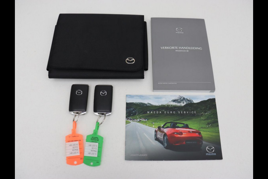 Mazda CX-30 2.0 e-SkyActiv-X M Hybrid Luxury | Leder | Trekhaak | Stoelverwarming | 360 Camera | Head-Up | Carplay | Bose Sound | Stuurverwarming | Navigatie | Keyless | Climate control