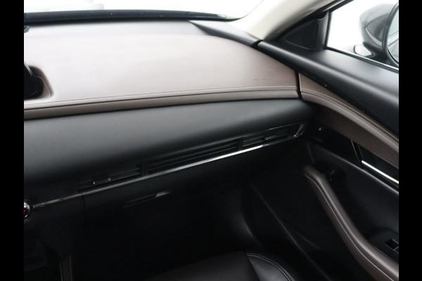 Mazda CX-30 2.0 e-SkyActiv-X M Hybrid Luxury | Leder | Trekhaak | Stoelverwarming | 360 Camera | Head-Up | Carplay | Bose Sound | Stuurverwarming | Navigatie | Keyless | Climate control